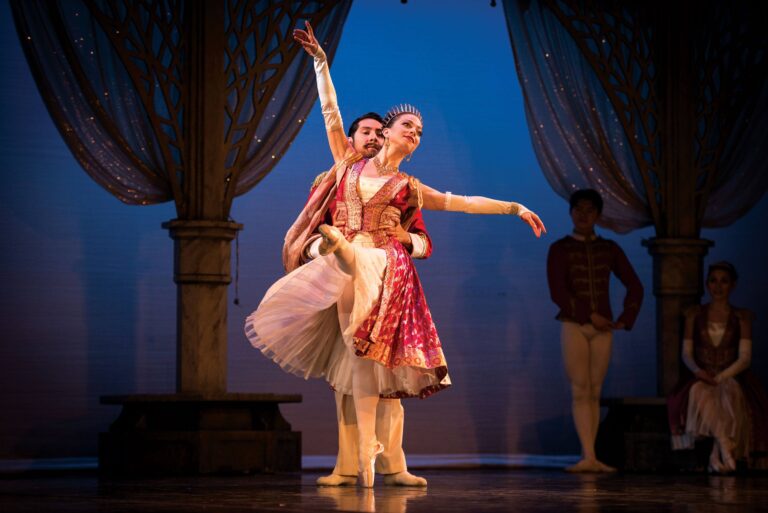 Image of dancers in Anastasia performance